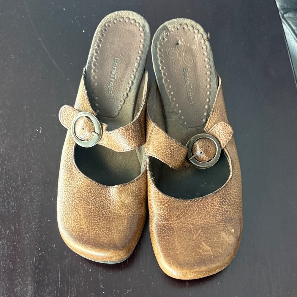 Born Tan Leather Buckle Sandals
